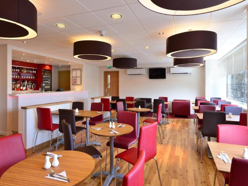 Travelodge London Raynes Park Eksteriør bilde