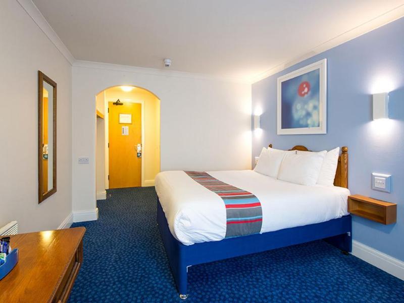 Travelodge London Raynes Park Eksteriør bilde