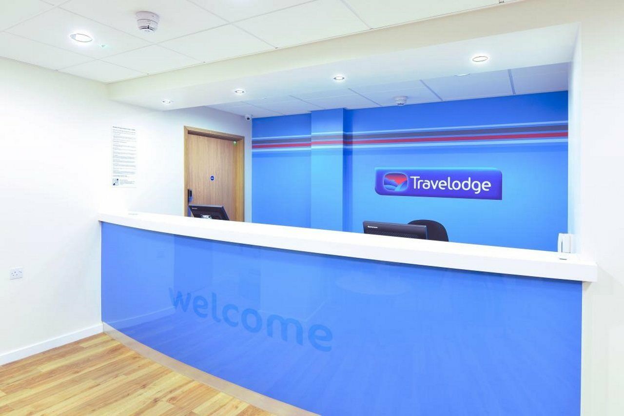 Travelodge London Raynes Park Eksteriør bilde